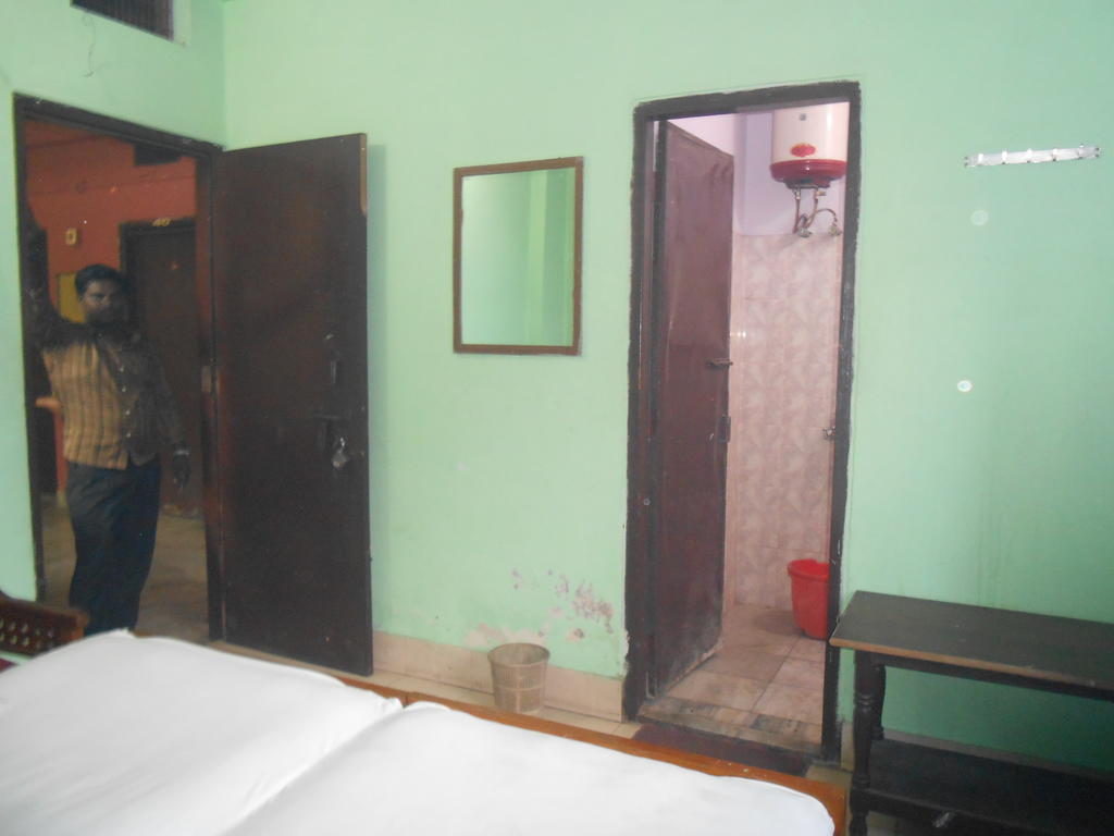 Hotel Sonmony Varanasi Bilik gambar